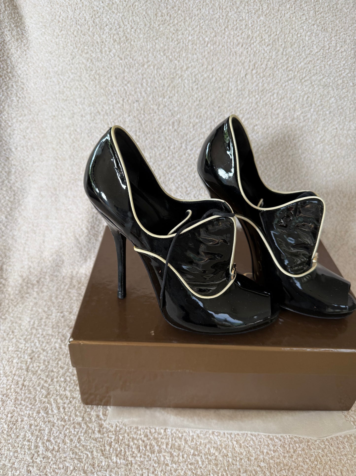 Gucci boots heels size 8