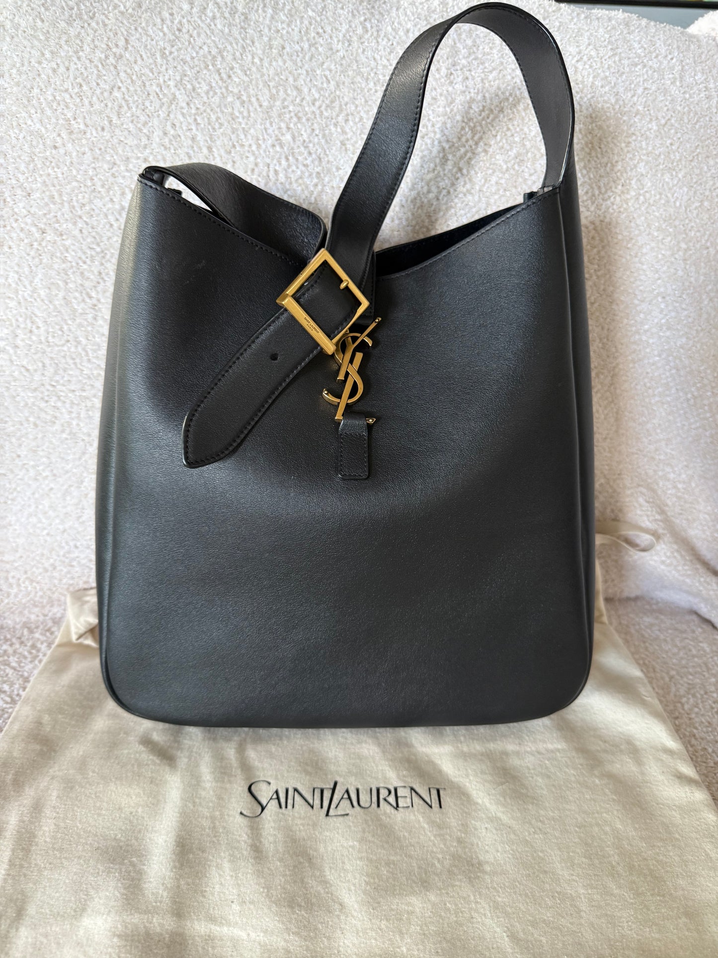 Saint Laurent Le 5 à 7 Supple large leather shoulder bag