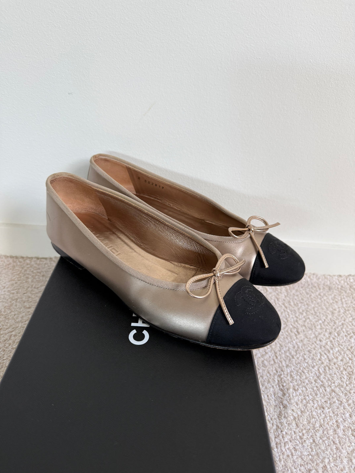 Chanel Metallic light gold lambskin ballet flats size 37.5
