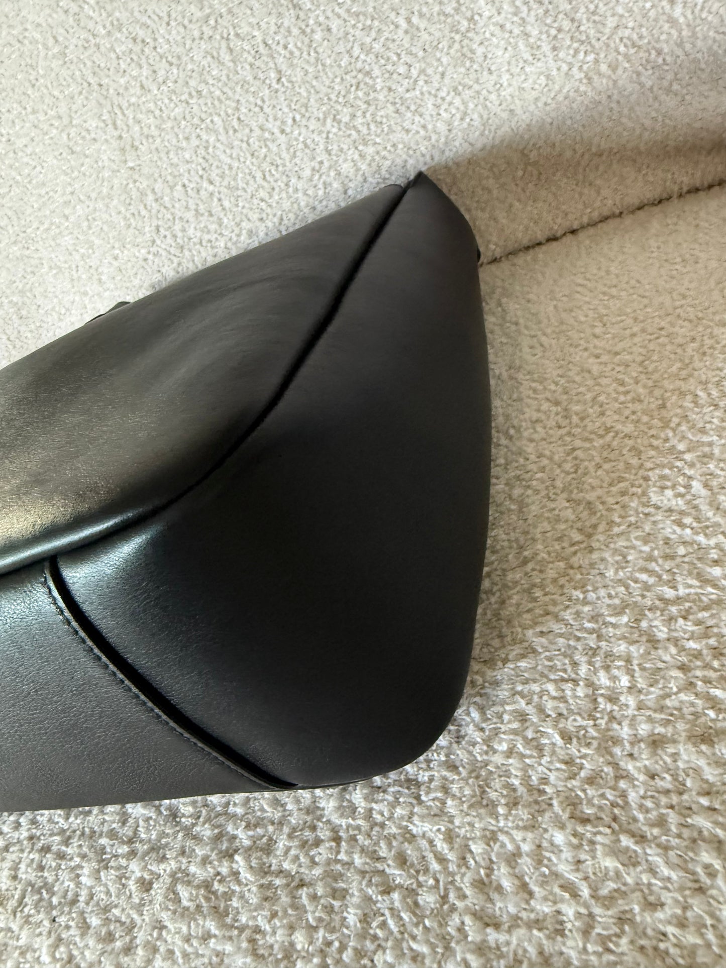 Saint Laurent Le 5 à 7 Supple large leather shoulder bag