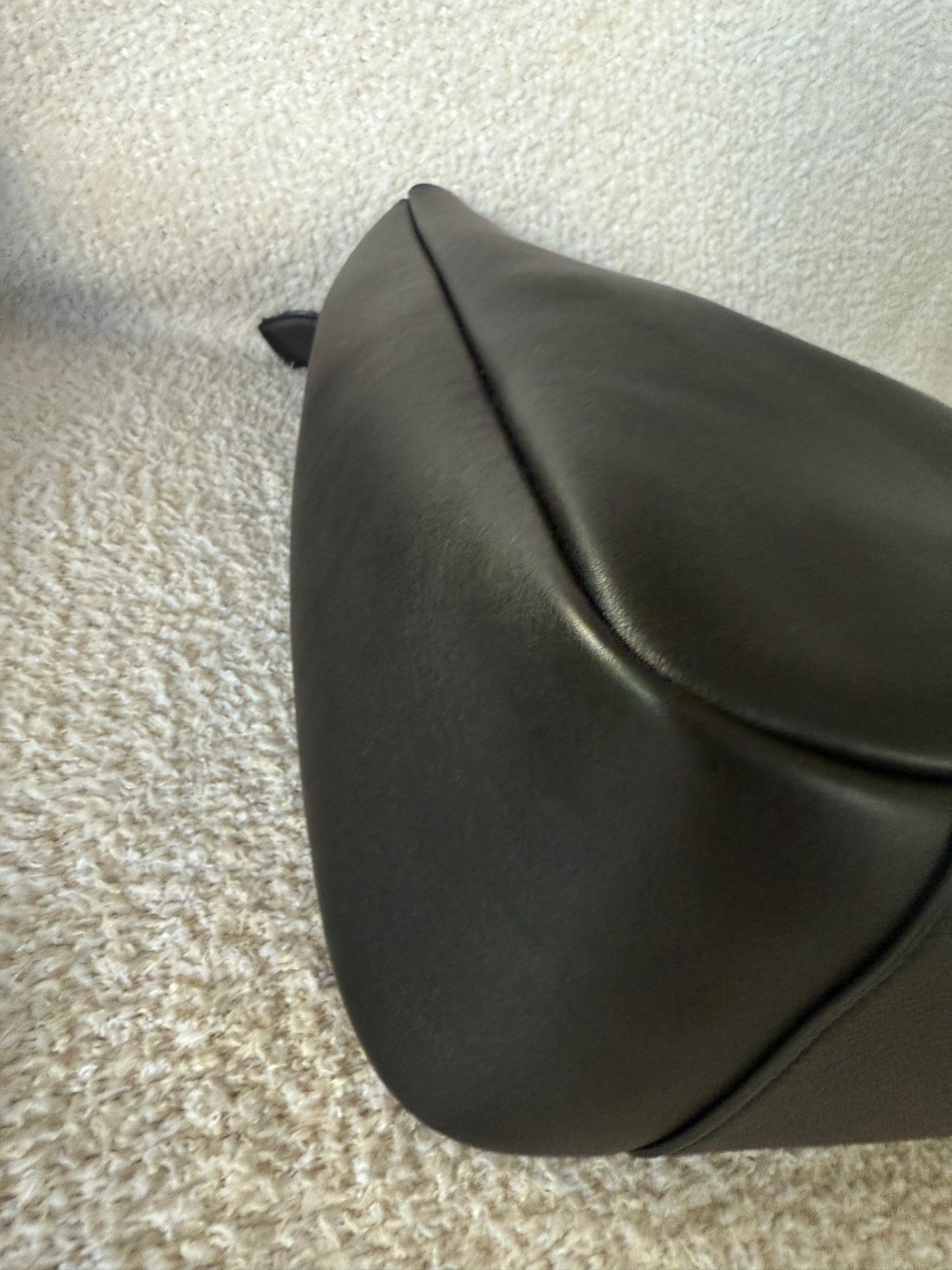 Saint Laurent Le 5 à 7 Supple large leather shoulder bag