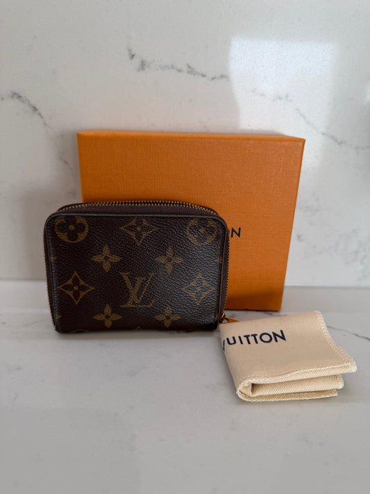 Louis Vuitton zippy card holder
