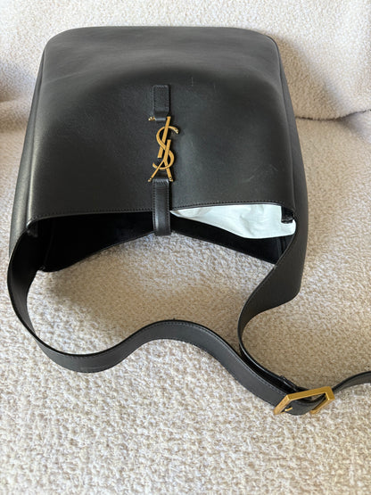 Saint Laurent Le 5 à 7 Supple large leather shoulder bag