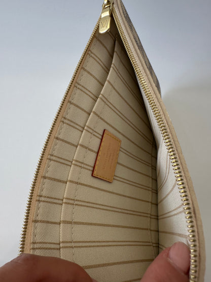 LV Azur Pochette