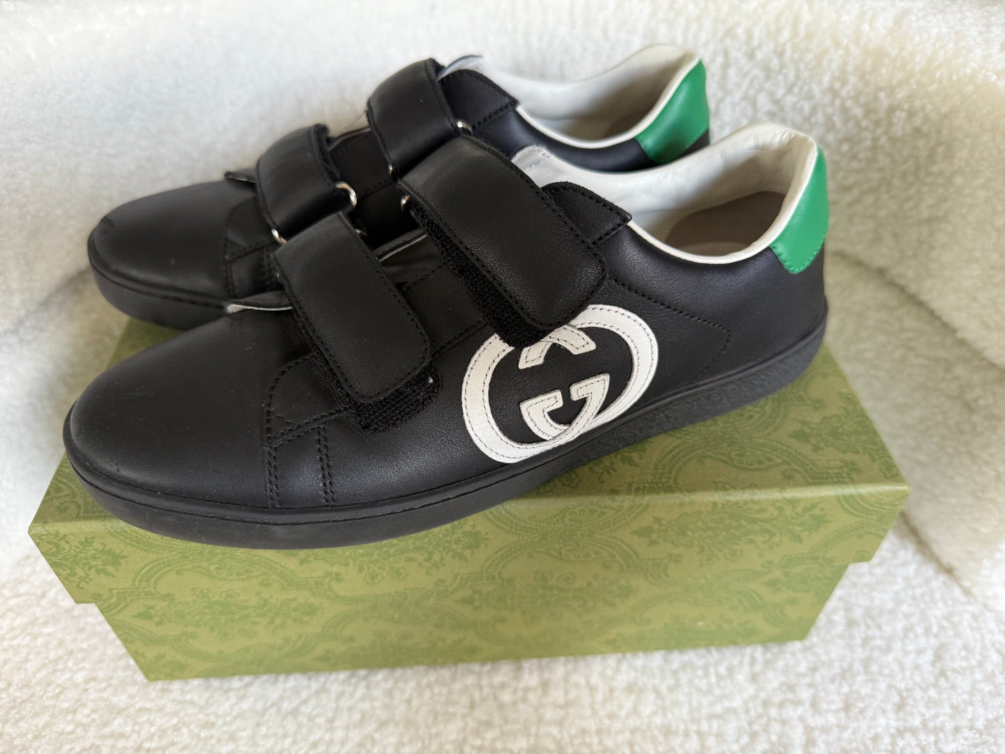 Gucci sneakers size 37