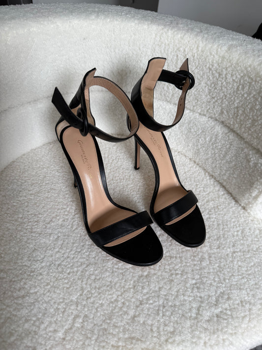 Gianvito Rossi size 37